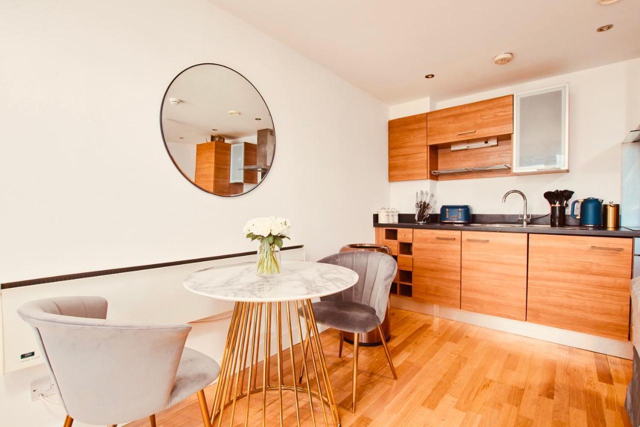 King Deluxe City Apt Large Balcony& Free Parking! Leeds  Buitenkant foto