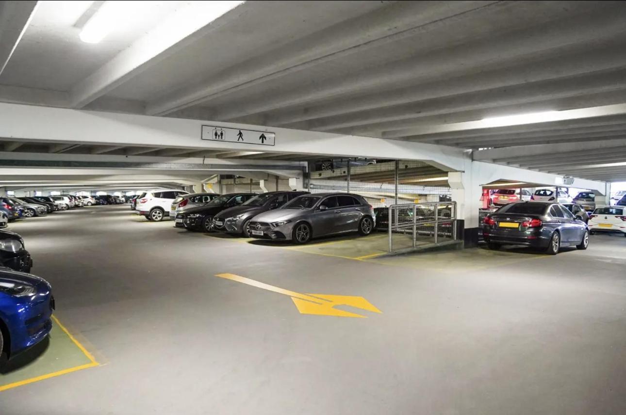 King Deluxe City Apt Large Balcony& Free Parking! Leeds  Buitenkant foto