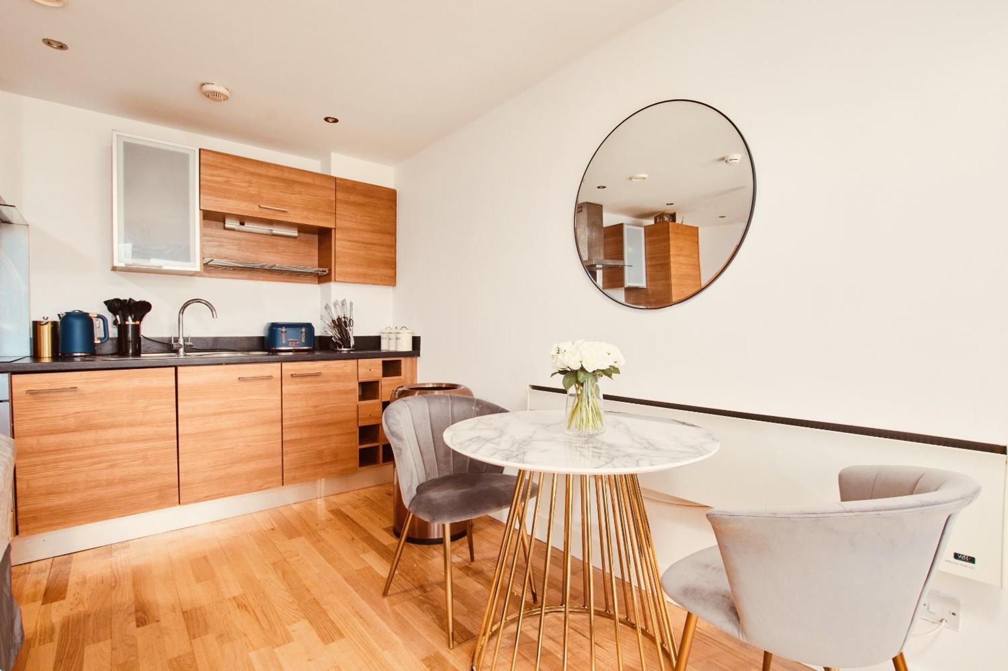 King Deluxe City Apt Large Balcony& Free Parking! Leeds  Buitenkant foto