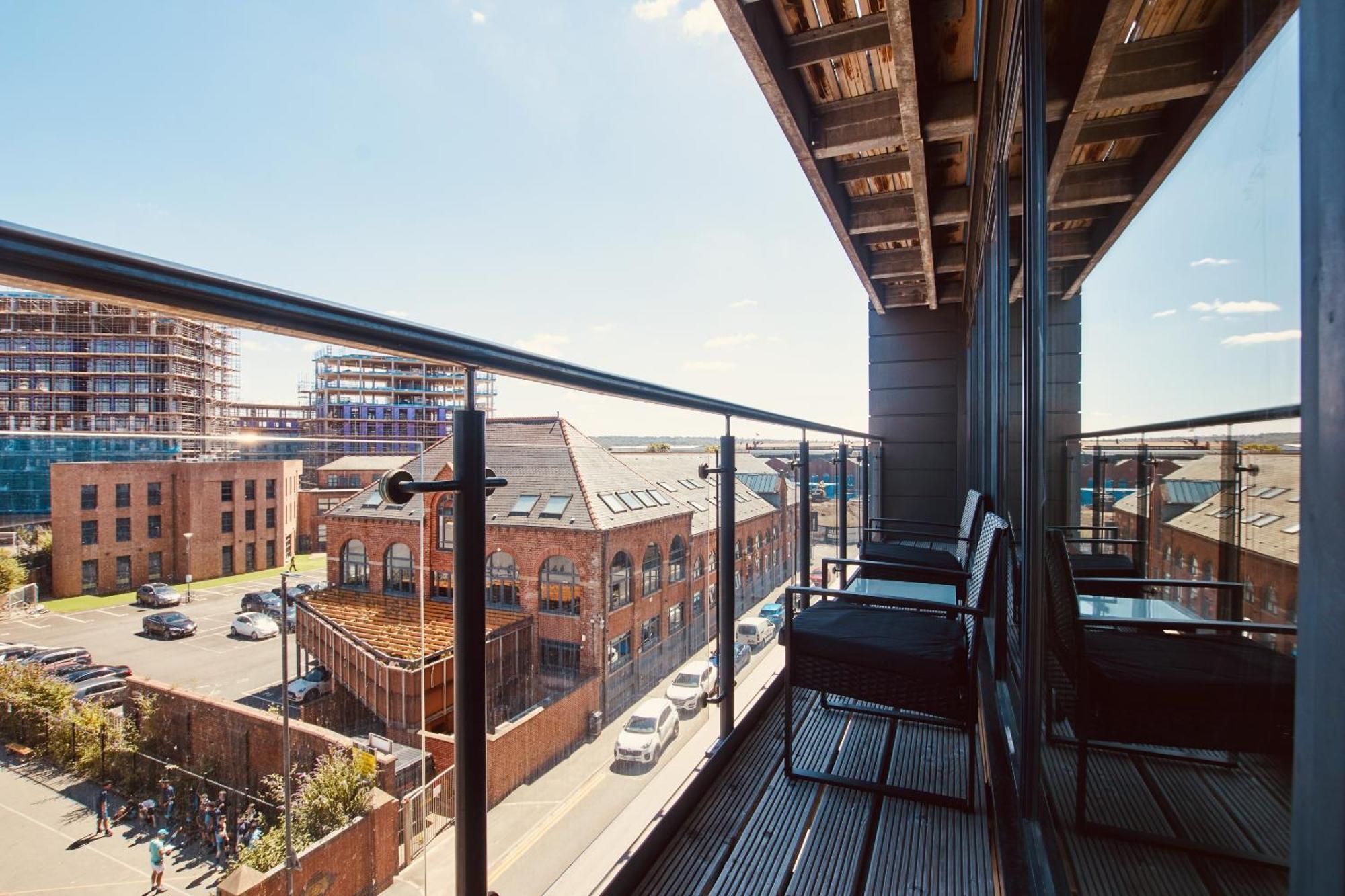 King Deluxe City Apt Large Balcony& Free Parking! Leeds  Buitenkant foto